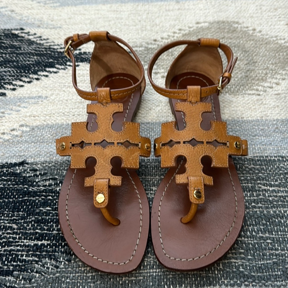Tory Burch Phoebe logo Tan sandals. Size 6.